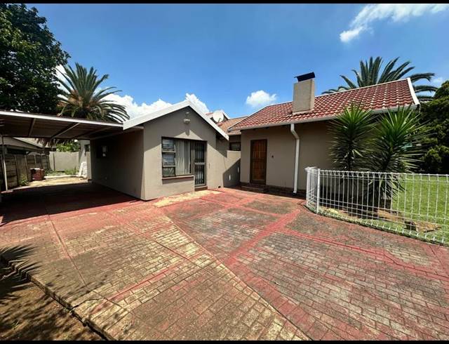 3 BEDROOM HOUSE FOR SALE IN BRACKENHURST